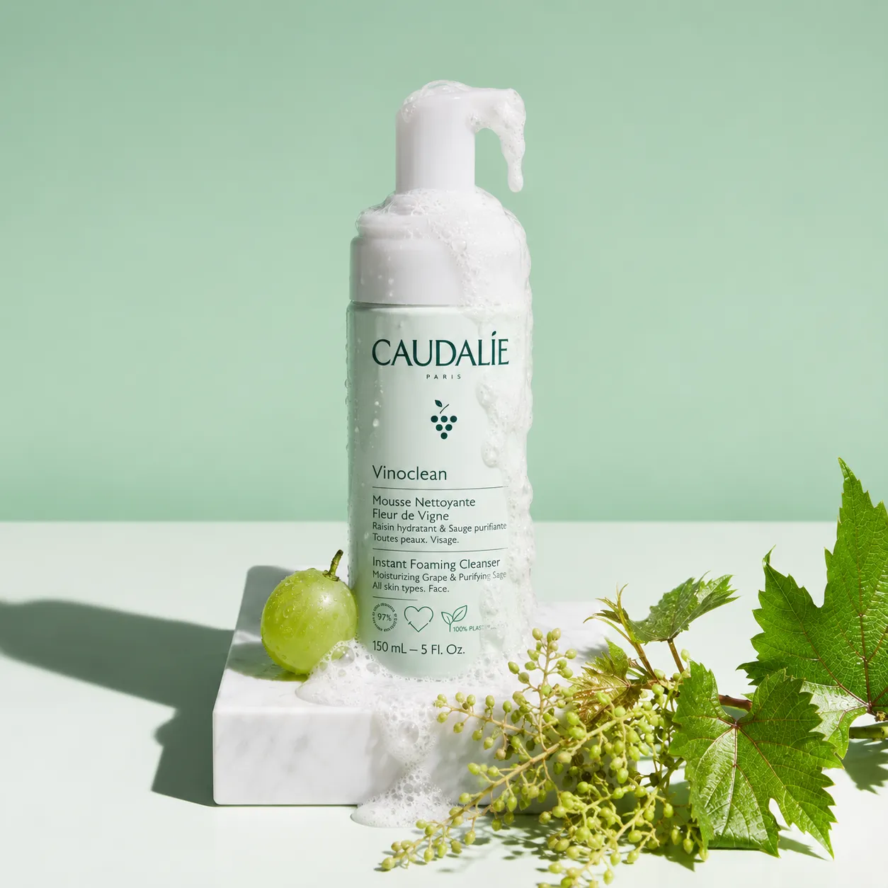Packshot cosmétique végétal généré par IA — Riviera Skills Studio